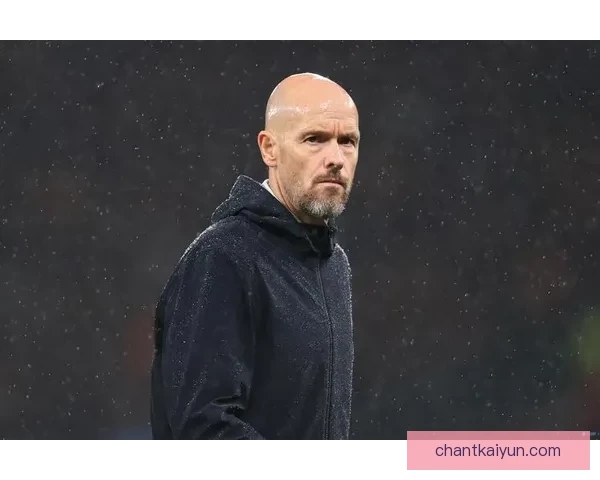 滕哈赫阵型变化引发热议，球队表现稳健备受关注