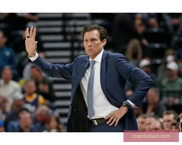 贝西克塔斯进攻套路解析：战术执行与近期表现走势清晰清晰